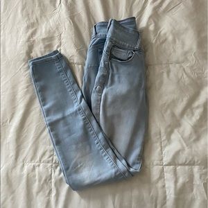 Semi high-waisted light blue skinny jeans
